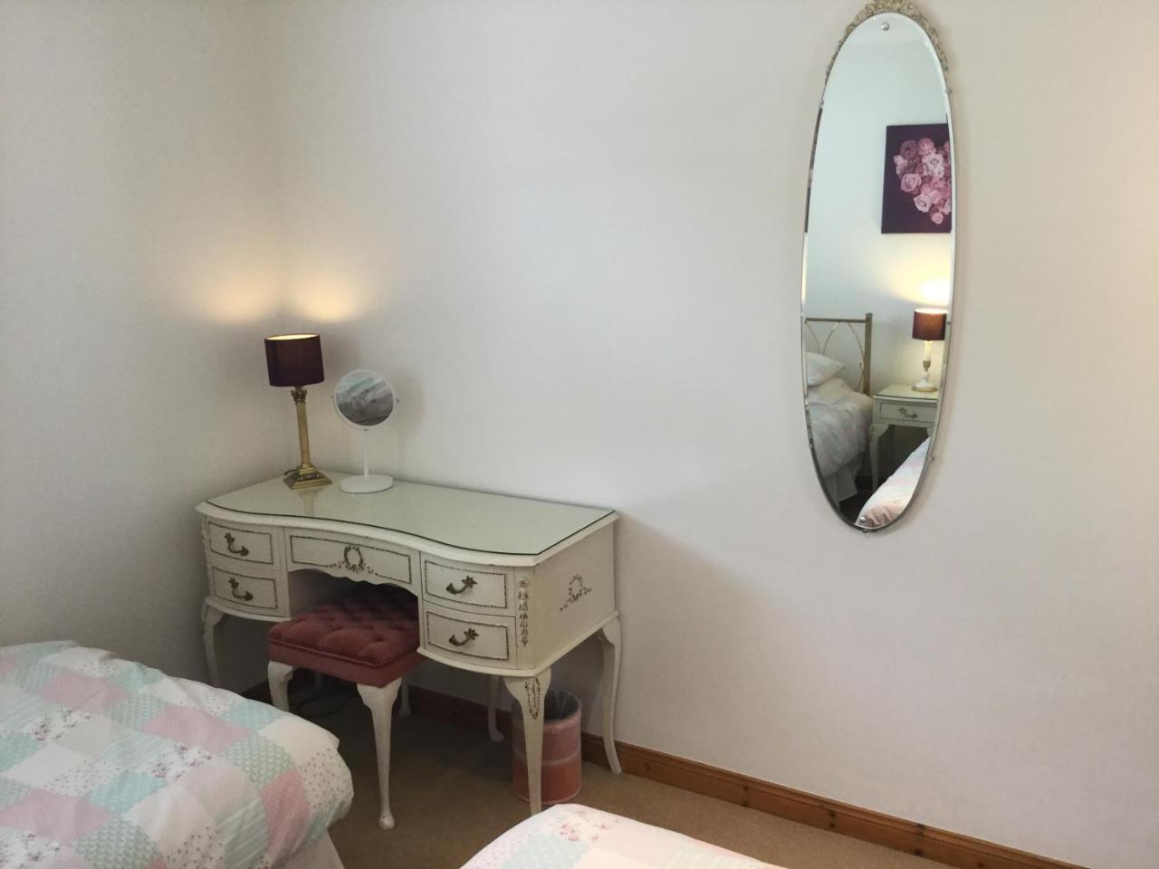 Two-Bedroom Apartment - Golf View Free Parking 인버네스 외부 사진